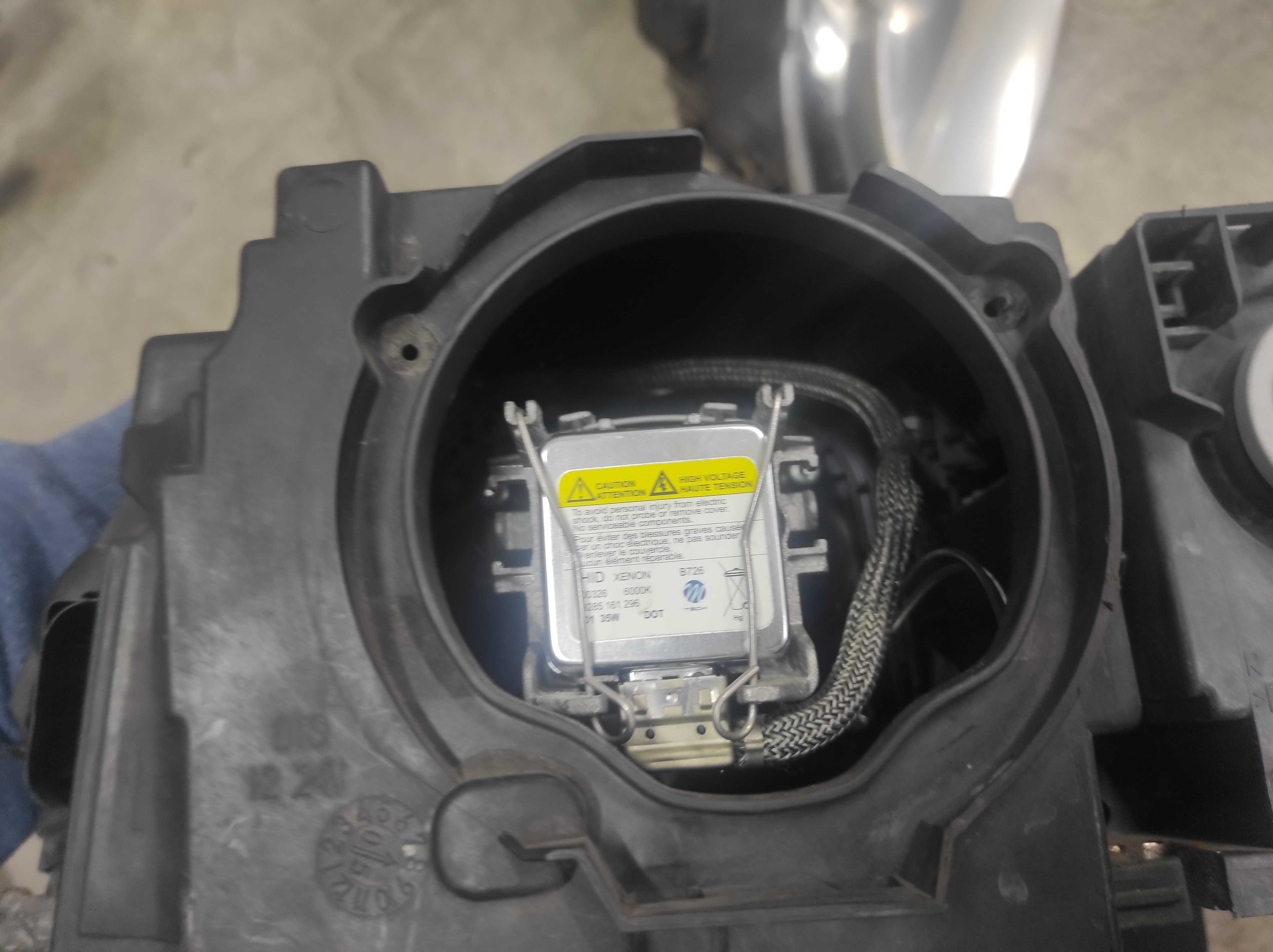 Audi a4 b7 Lampy Przód Xenon