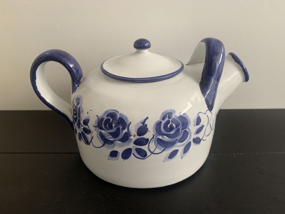 Bule de porcelana pintado à mão