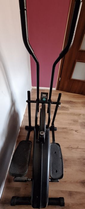 Orbitrek w kolorze czarnym