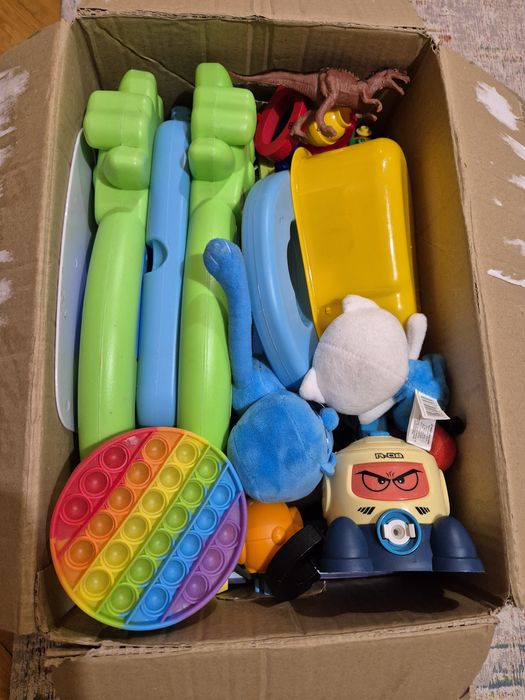 Zabawki, książeczki itp. dla 2-3 latka. Karton