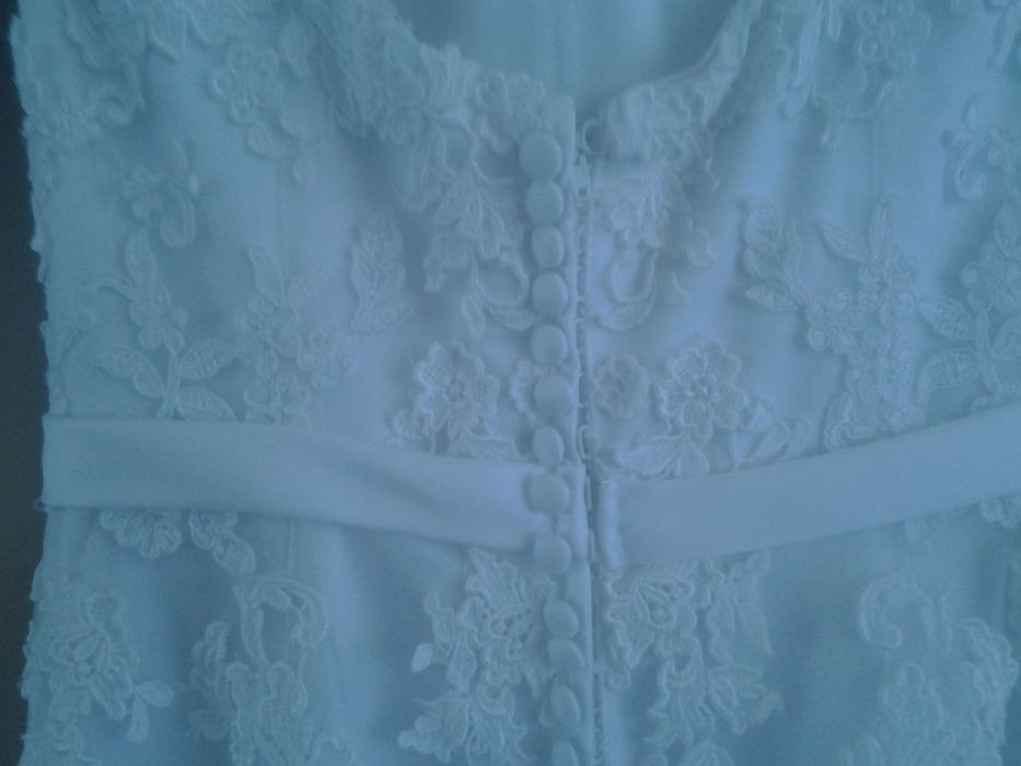 Piękna biała suknia z podpinanym trenem