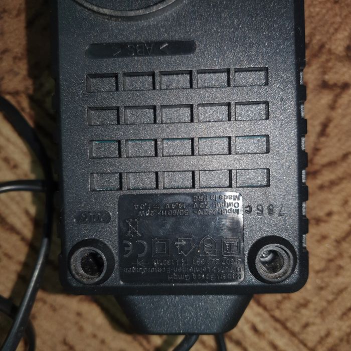 Зарядний пристрій для шуруповерта