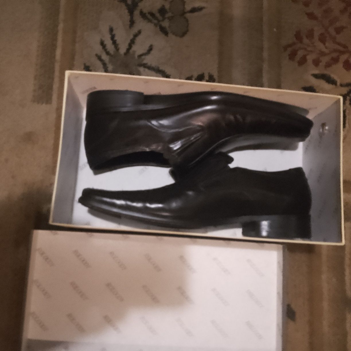Продам кожанные мужские туфли фирмы"ROLODY",42р.Италия.