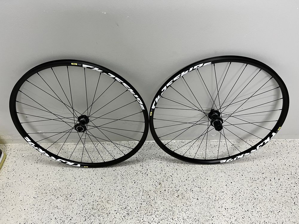 Koła 28 700C GRAVEL maszyny Novatec CL 12x100 12x142 Mavic Sapim