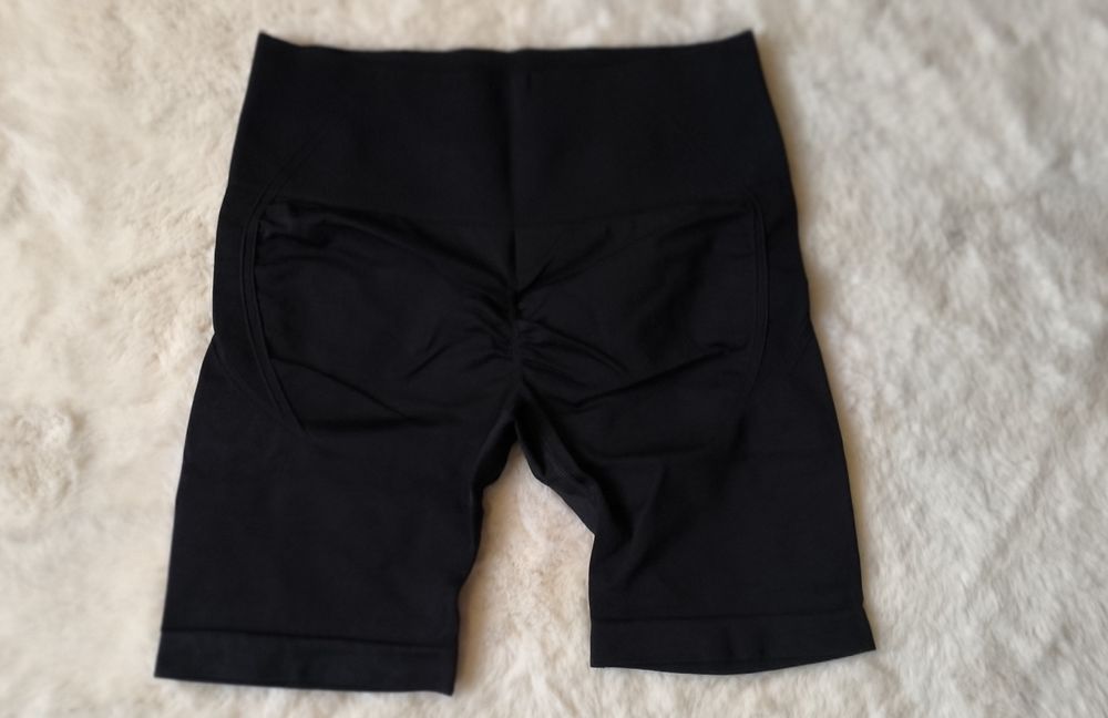 Nowe czarne legginsy krótkie push up viral hit gym fitness rozmiar S