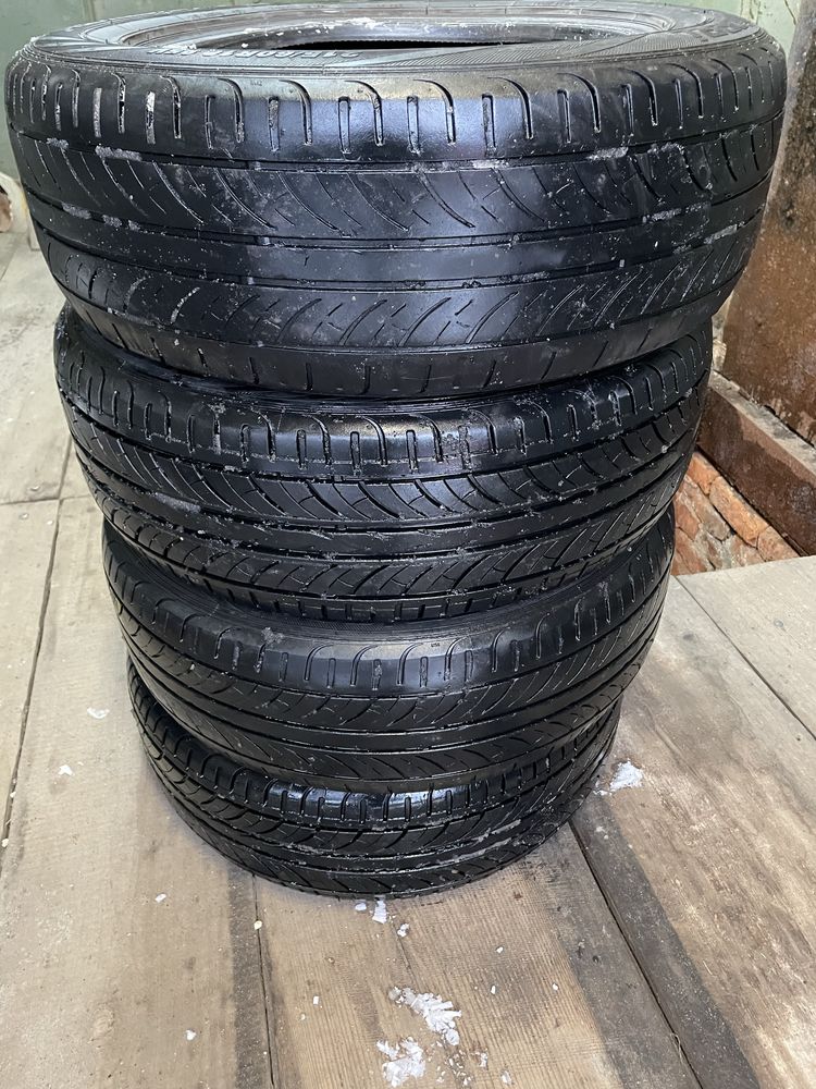 Продам резину Premiorri Solazo 215/60 r16