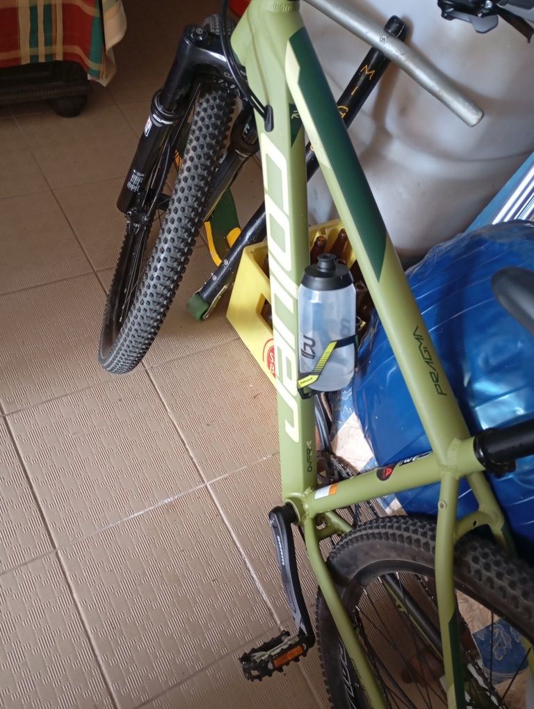 Bicicleta BTT roda 29+ equipamento ( penso que tem garantia)