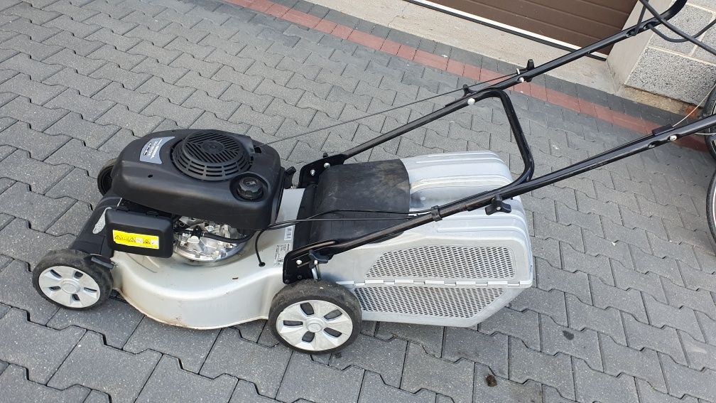 Kosiarka spalinowa z napędem