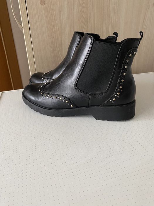 Продам жіночі черевики та шкіряні туфлі