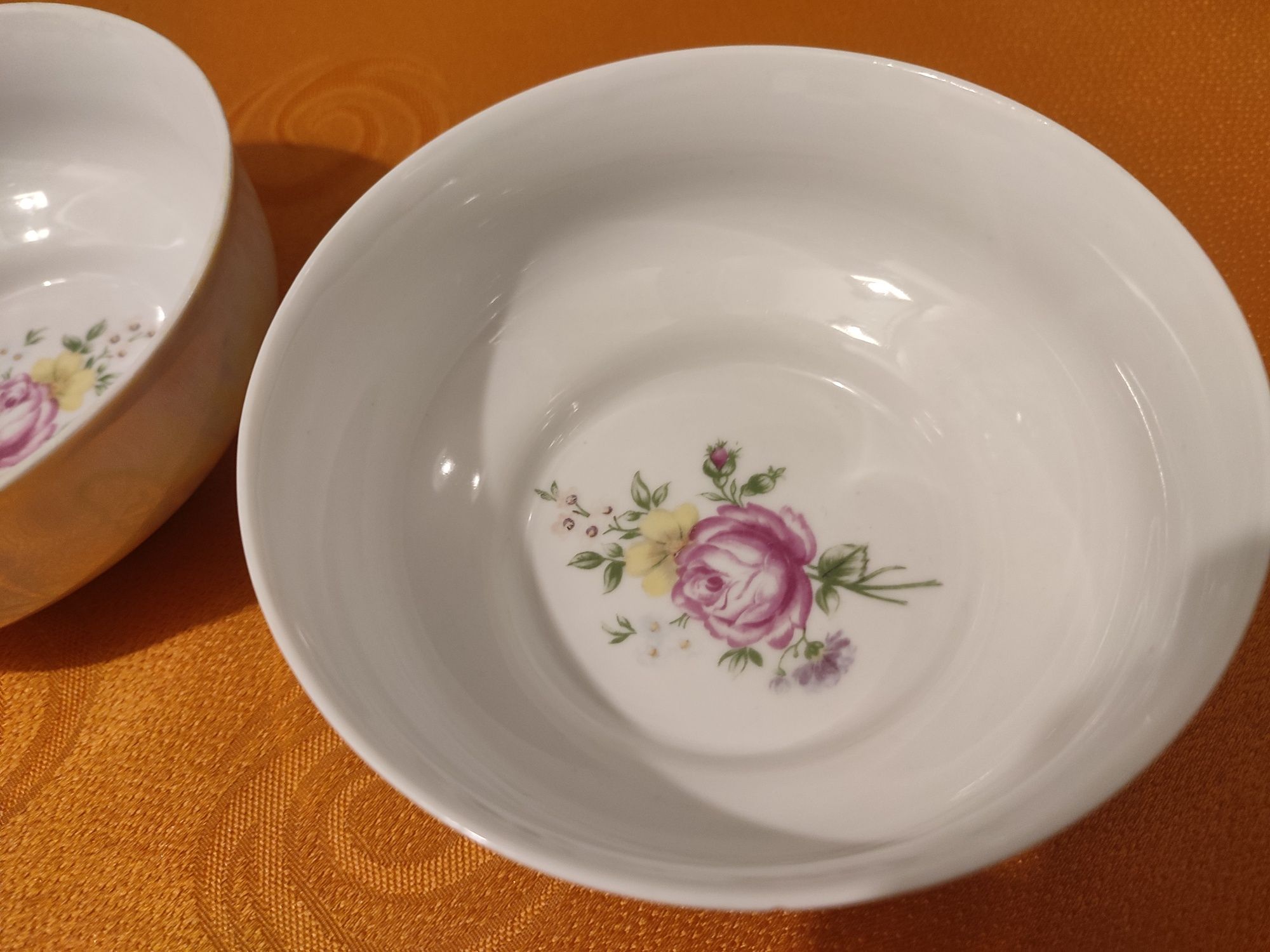 Zestaw dwóch pięknych salaterek porcelana