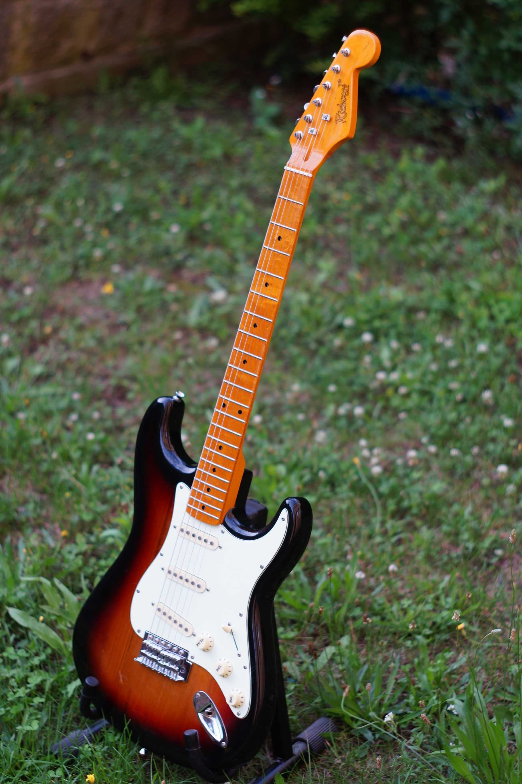 Richwood Stratocaster Gold Logo