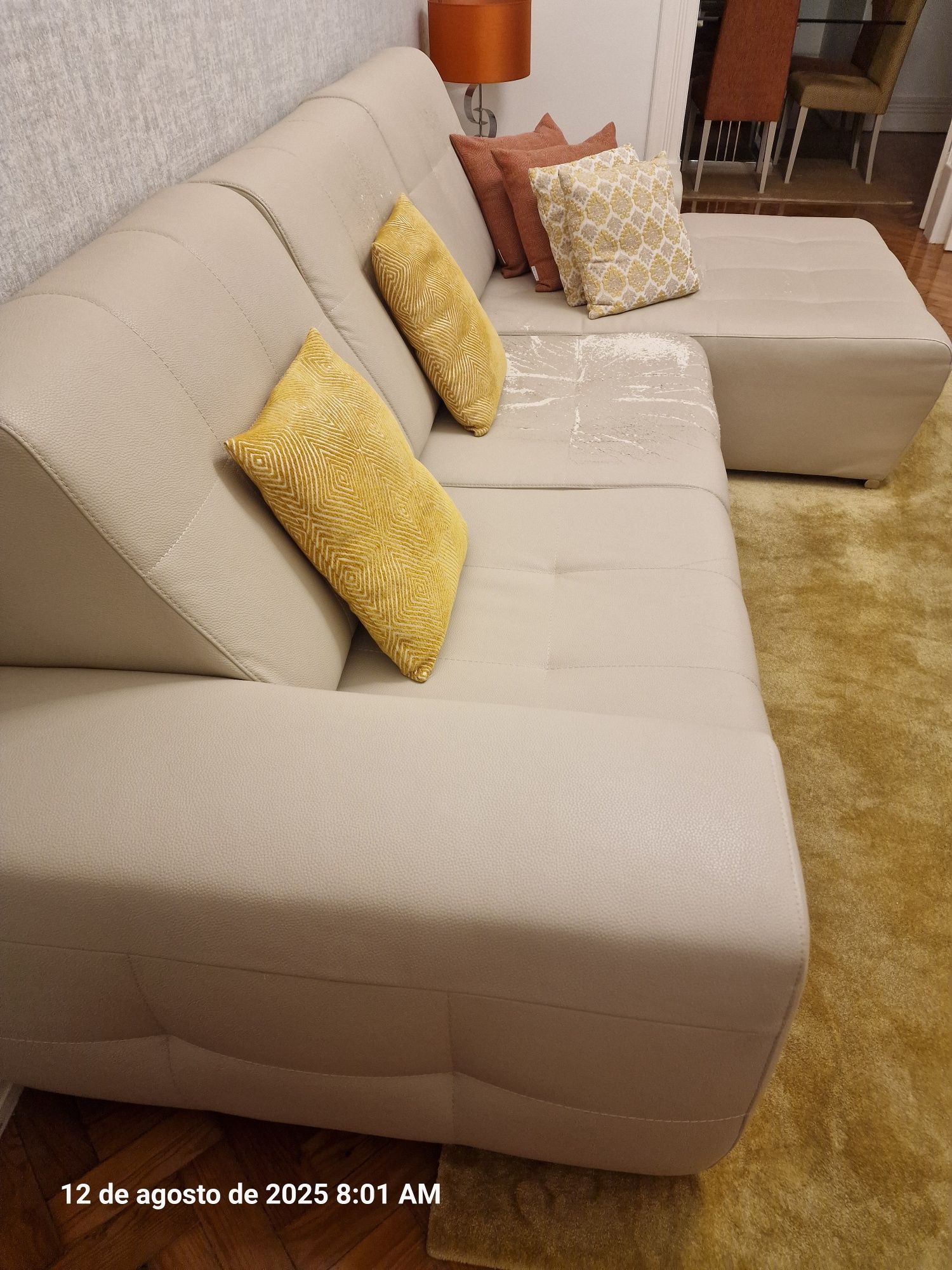 Sofá de 2.80 metros em pele com chaise longue