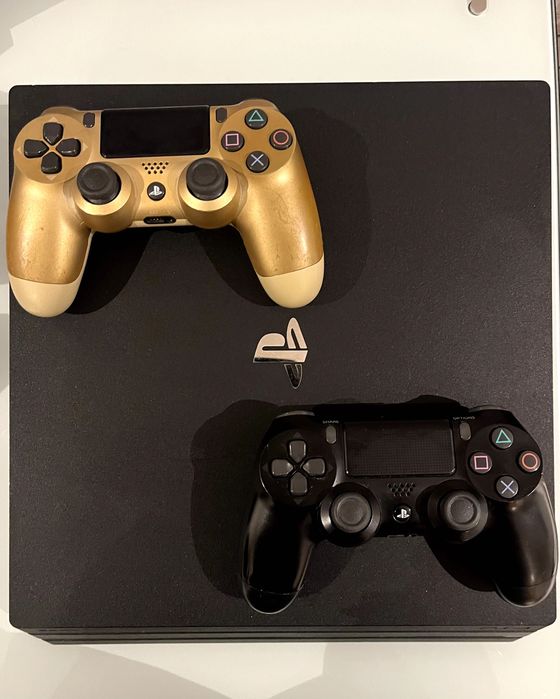 PS4 Pro 1TB com 2 comandos