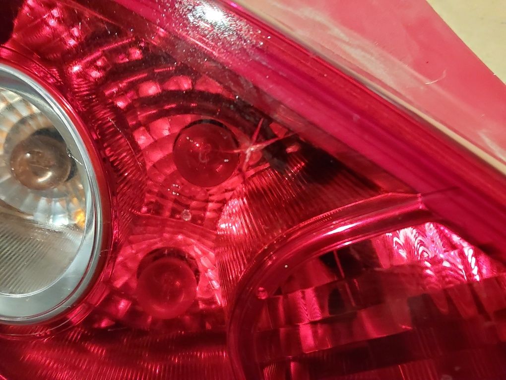 Opel corsa d tylna lampa tył prawa lewa tylna 3 drzwi 3 d