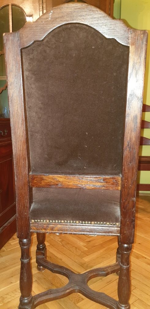 Eleganckie krzesła drewniane (2 szt) wykończone brązowym pluszem