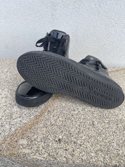 Sapatilhas geox em vernis, pretas ideais para este outono