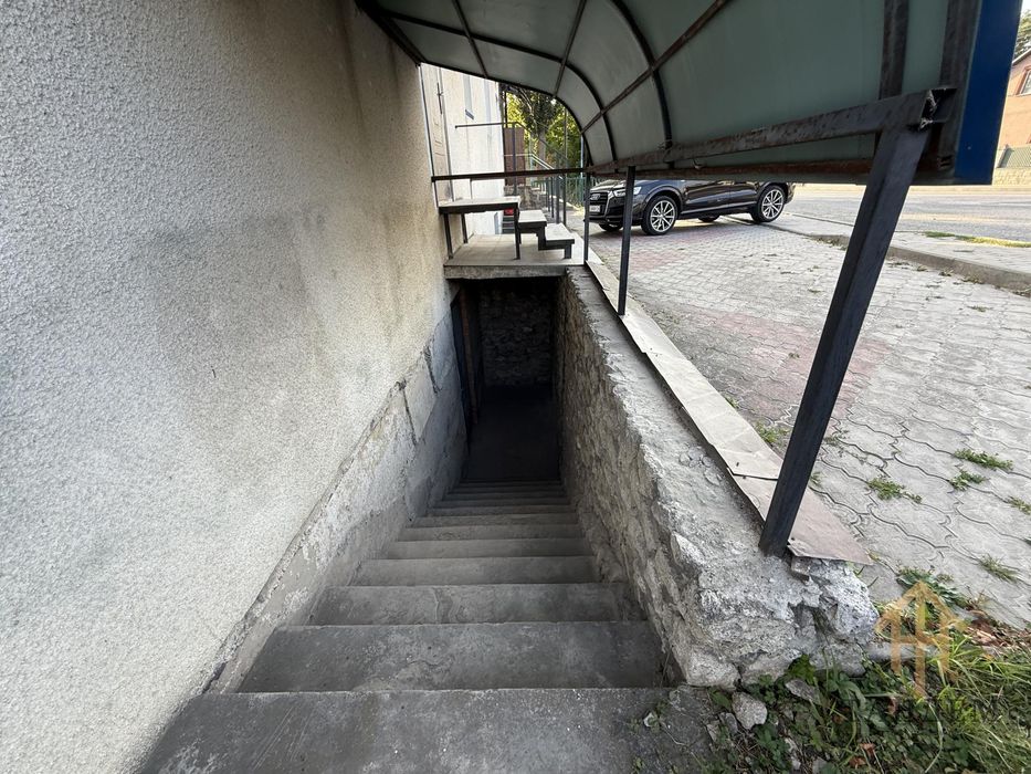 Продаж фасадного приміщення в Смиківцях (біля Тернополя)