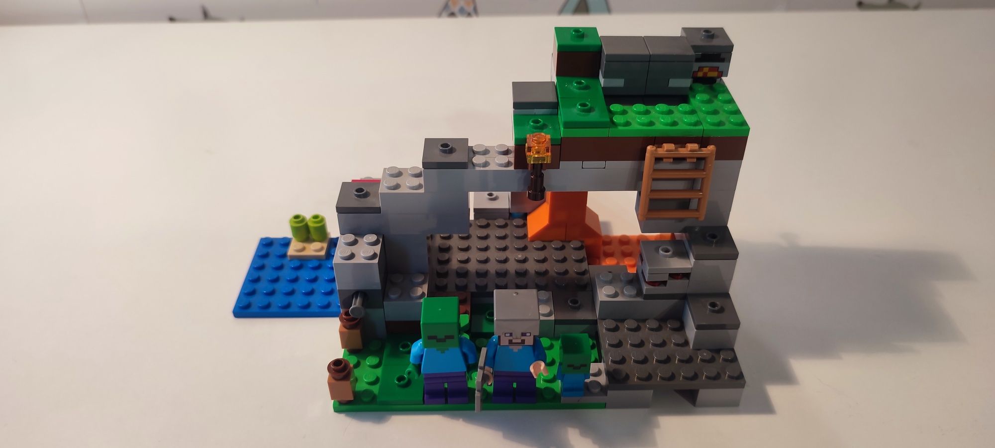 Lego 21141 Minecraft jaskinia zombie