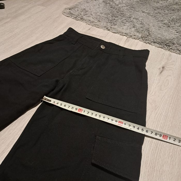 Damskie jeansy czarne z wysokim stanem i z sześcioma kieszeniami