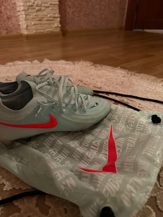 буци найк фантом