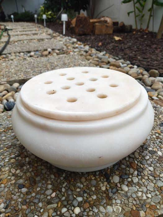 Floreira em mármore branco