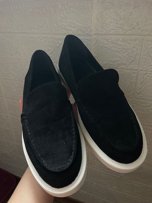 Лофери жіночі чорного кольору