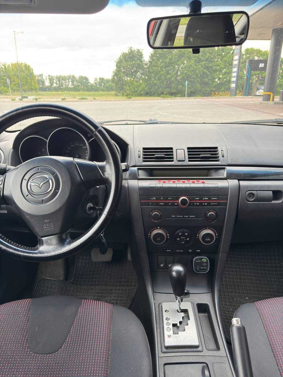 Mazda Mazda3 2004, автомат, хэтчбек 5 дв., 1 поколение.
