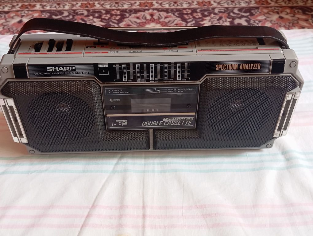 Продам магнитолу Sharp WQ-T251