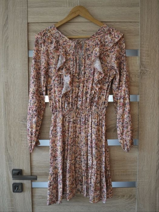 Zwiewna sukienka Mohito z falbankami, lekka wiskoza, rozmiar L