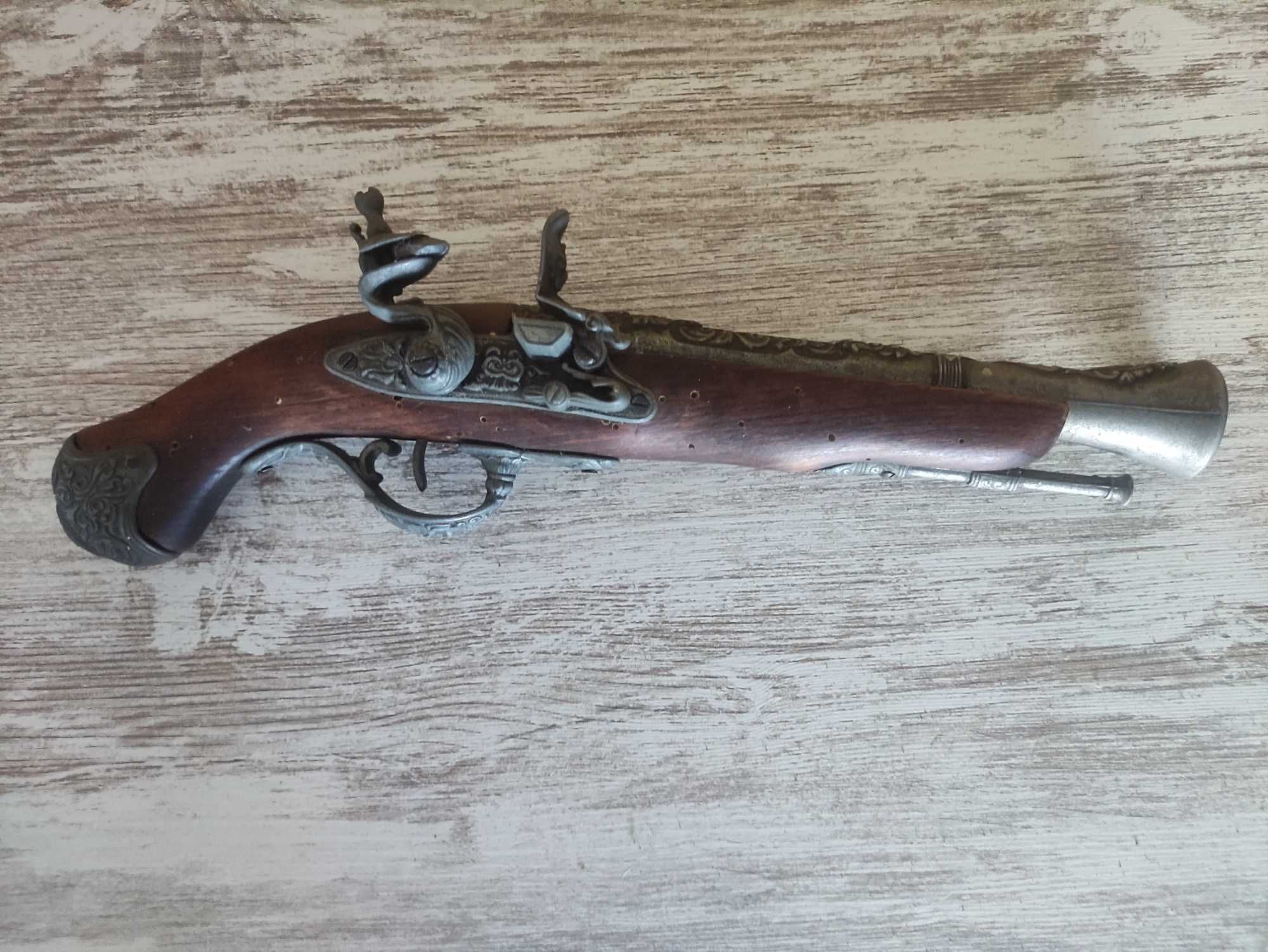 Armas de coleção fictícias