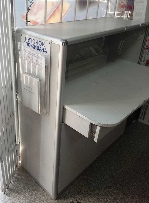 Стол торговый, прилавок продавца, кассовый стол