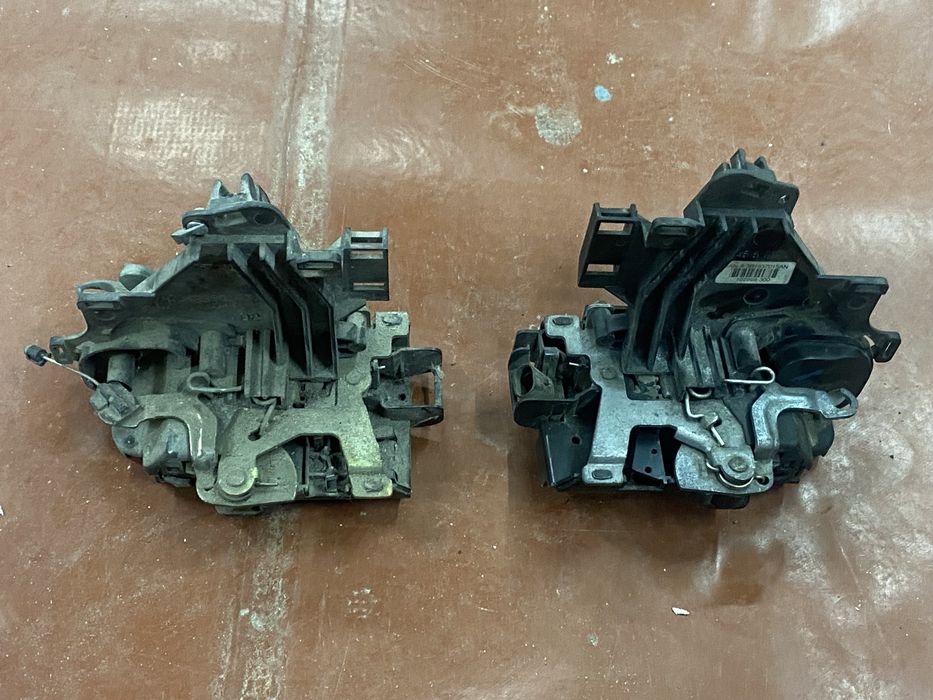 Замок двери правый левый VW Seat Audi Skoda