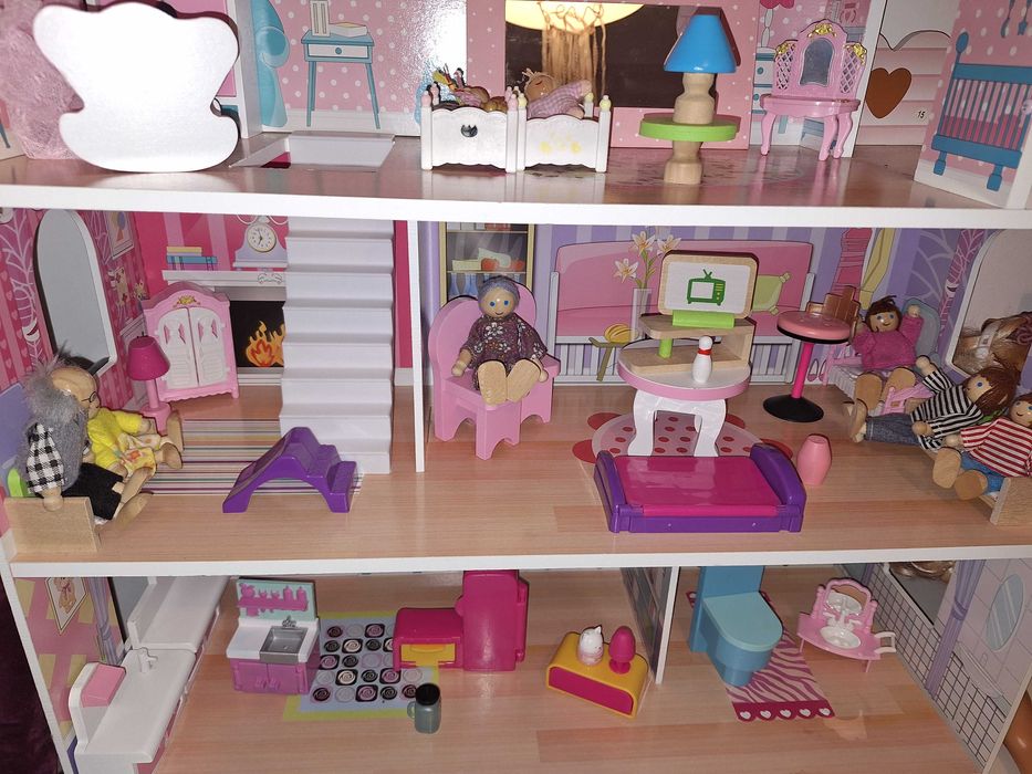 Casinha de Bonecas com acessórios