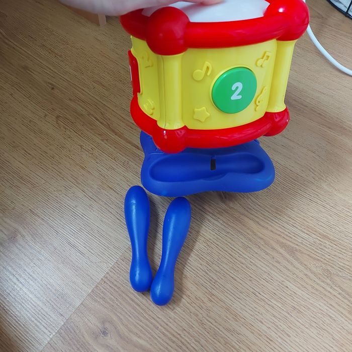 Bębenek z pałeczkami