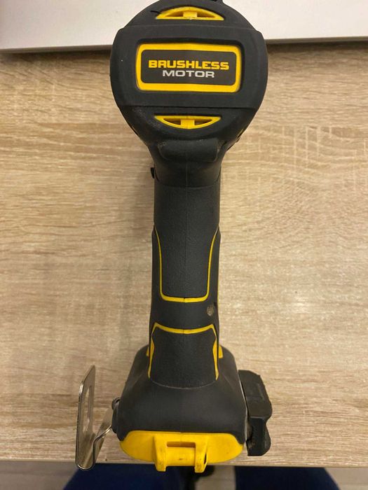 Zakrętarka udarowa DEWALT DCF787