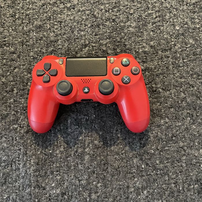 PS4 Slim (800GB) com acessorios