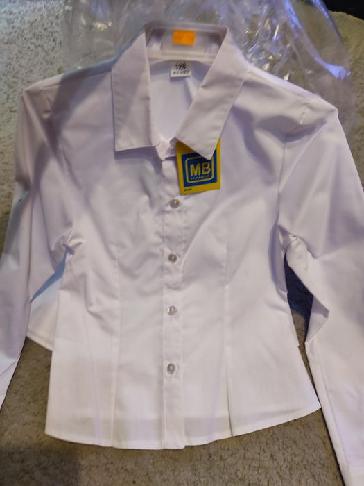 2 białe bluzki galowe r.122