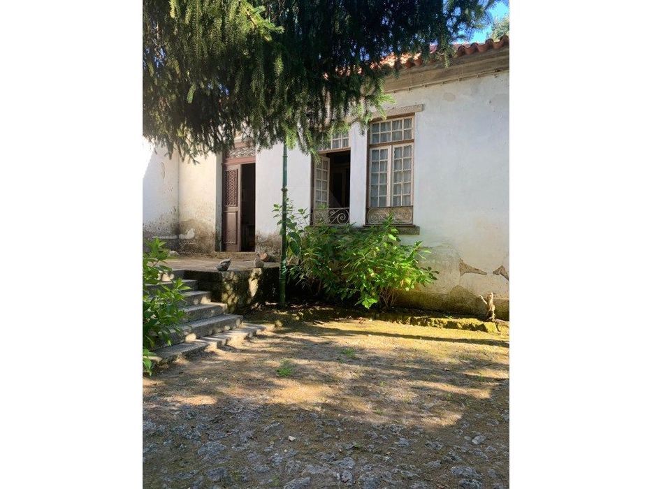 Quinta com casa Senhorial, casa de caseiro, com uma área total de 6...