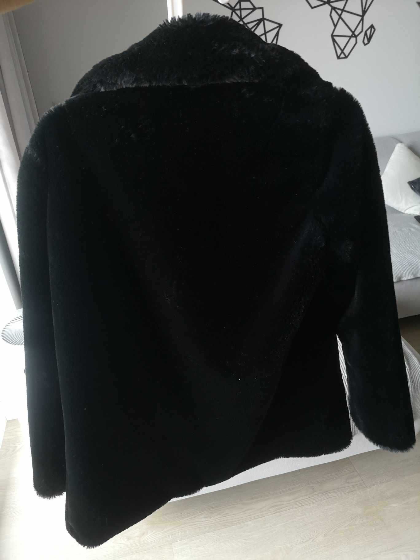 Kurtka ze sztucznego futerka Stradivarius - nowe bez metki S i M