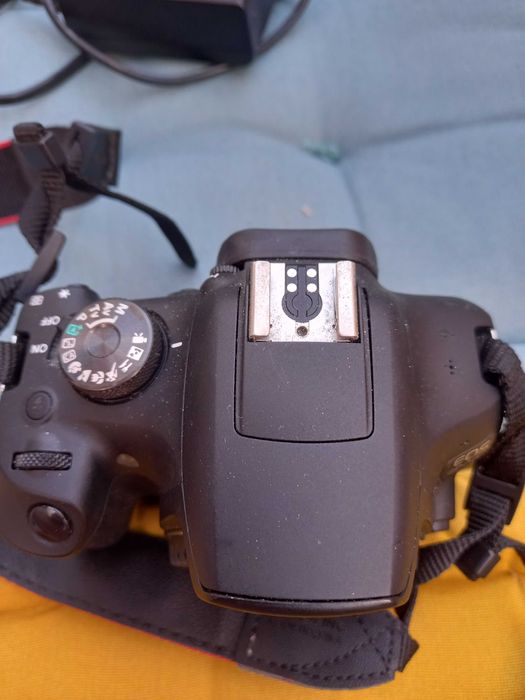 Máquina Fotográfica Canon EOS 2000D