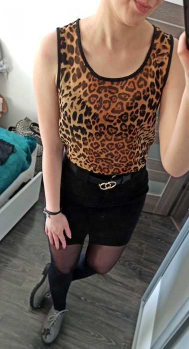 Czarny top bluzka damska RESERVED w panterkę na randkę/urodziny - NOWA