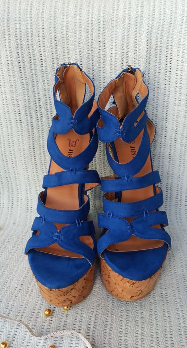 Босоніжки на танкетці сині JustFab 37 р + СЕРЕЖКИ В ПОДАРУНОК