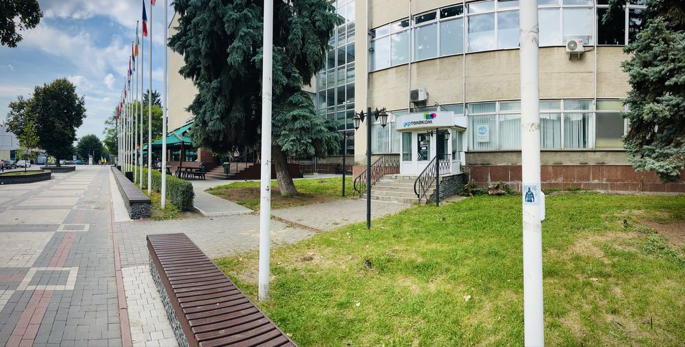 Просторе Приміщення на головній вулиці міста