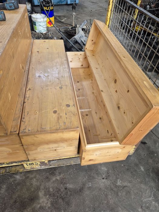 Caixas grandes em madeira