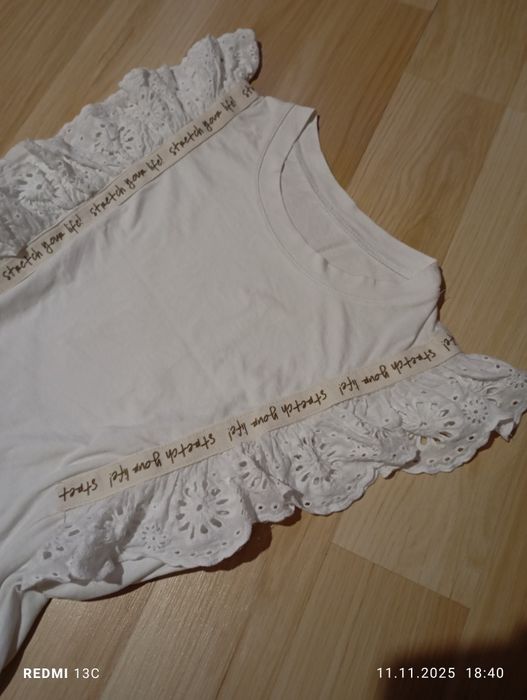 Штани 34.  HM. Футболка з рюшами