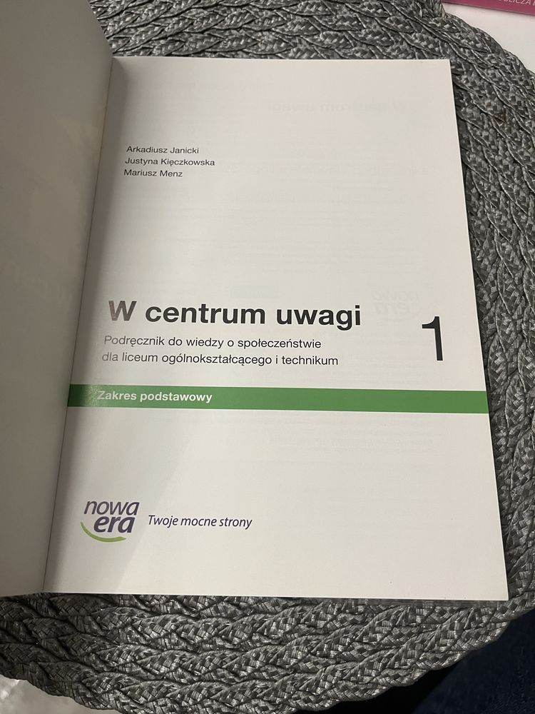 Ksiazka do wosu w centrum uwagi 1 poziom postawowy