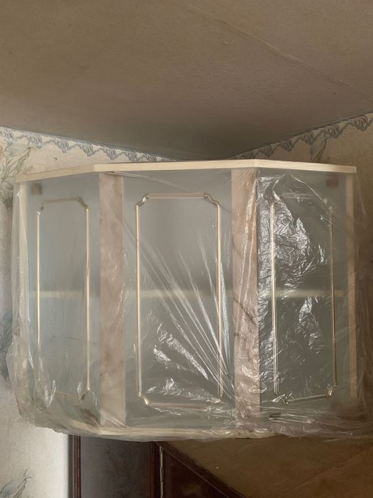 Шафа-вітрина кухонна нова