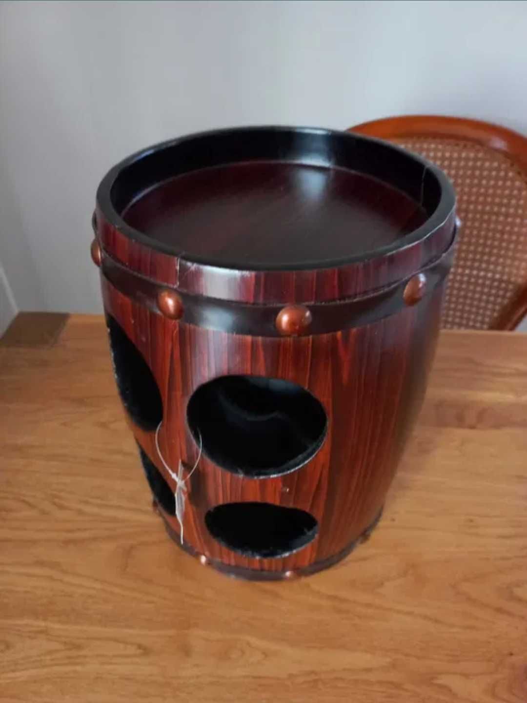 Stojak na wino beczka