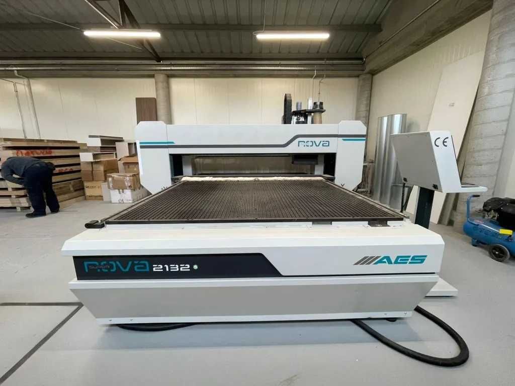 Frezarka CNC AES Stół roboczy 2100x3200 2 pompy Becker używana 2019