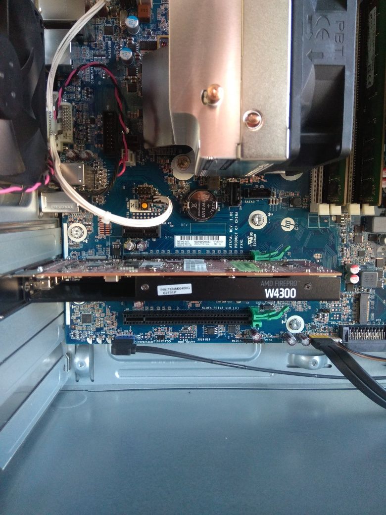 HP Z240 Intel Xeon/AMD FP4300/16GB DDR4/SSD+HDD Win. 10 Pro